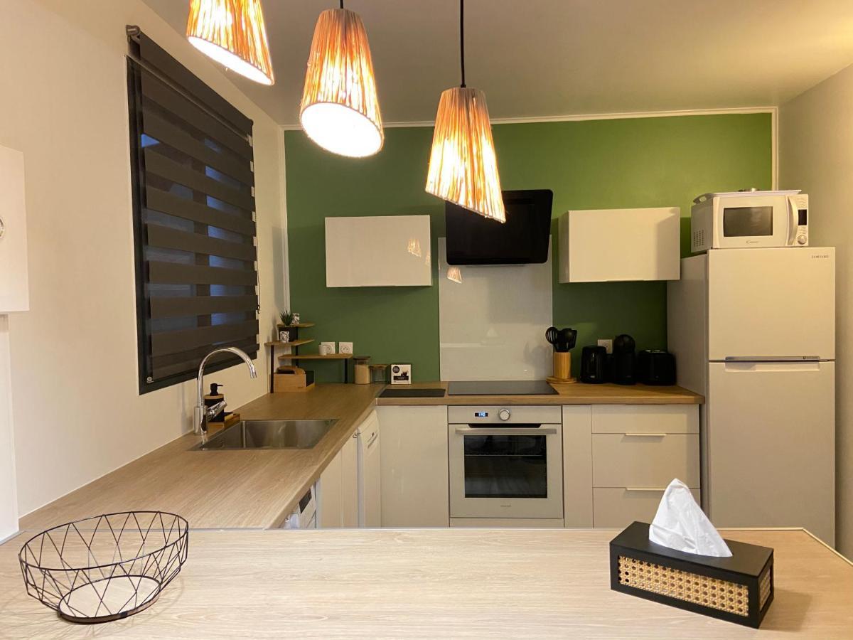 Ti Karet - Charmant Logement Avec Jacuzzi Et Vue Mer Terre-De-Haut Kültér fotó